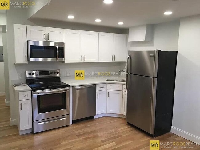 Building Photo - 493 Beacon St Rental