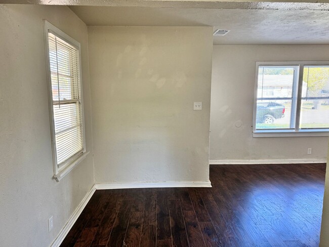 Photo - Cute 3 Bed 1 Bath home in Sunnyside Heights