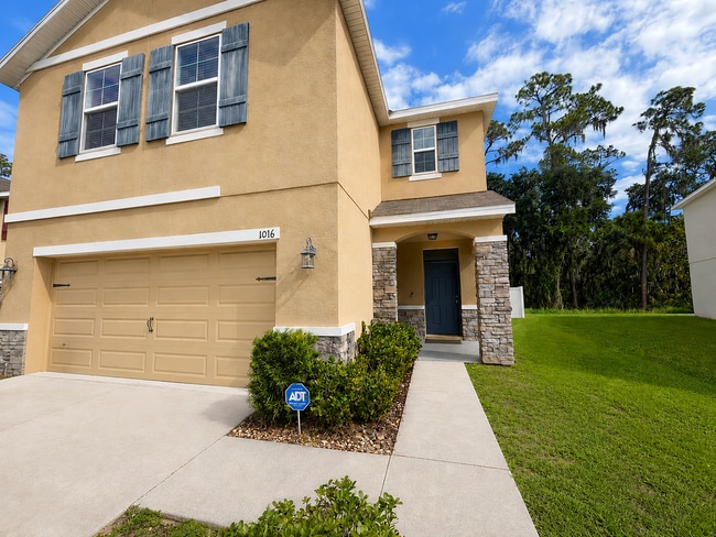 Photo - Beautiful 2 Story Home!!
