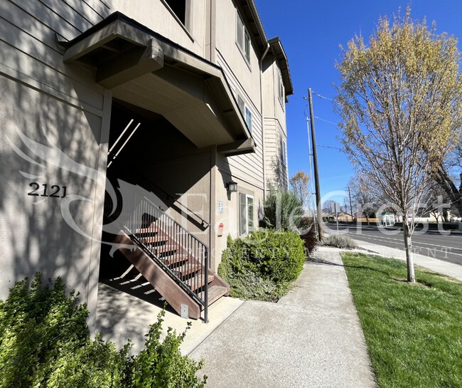 3rd Floor Two Bedroom, One and a Half Bathroom Unit With View