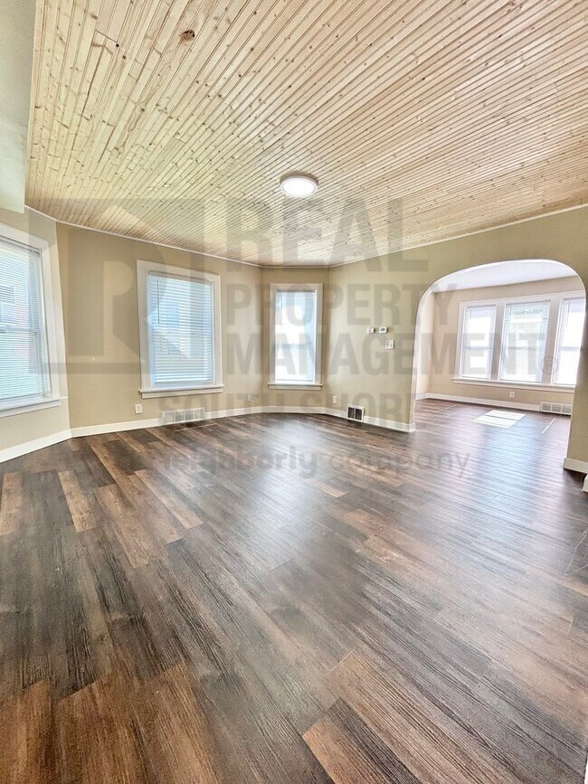 1204 Manhattan St Unit 2 (lower)