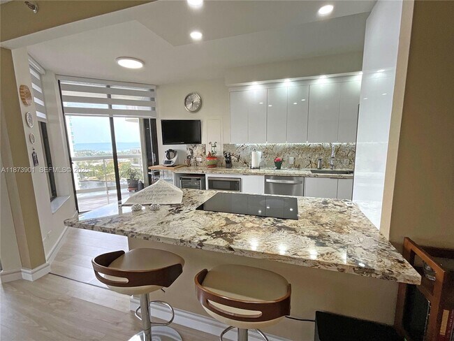 Building Photo - 20191 E Country Club Dr Unit 1903