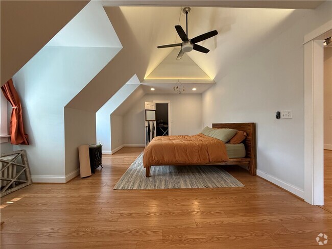 Building Photo - 1036 Monroe Ave Rental