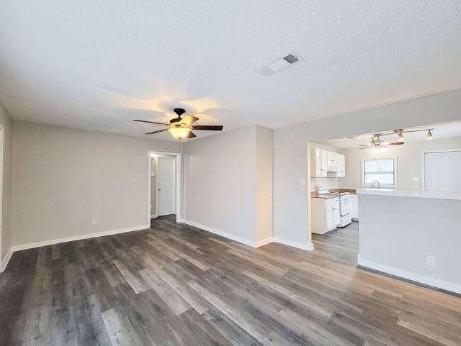 Photo - 4817 Lawndale St