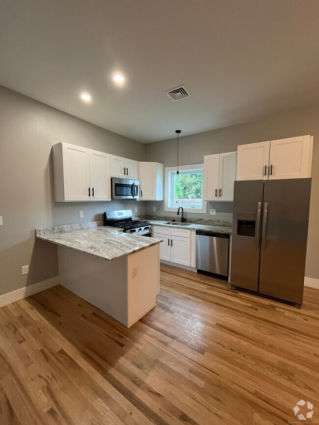 Building Photo - 115 Belden St Rental