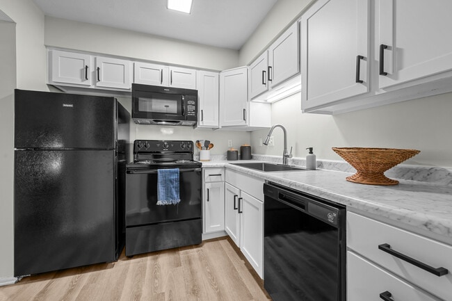 Cocina - Platinum Interior - Port Crossing Apartments