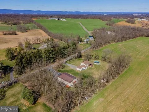 Photo - 377 Mooredale Rd