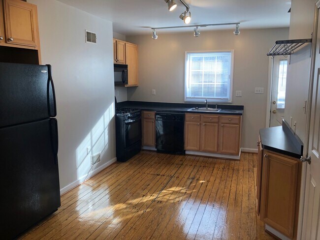 Photo - 1928 Harcum Way