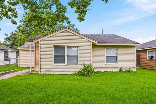 Building Photo - 4953 Bataan Rd