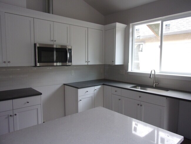 Building Photo - Watch the River