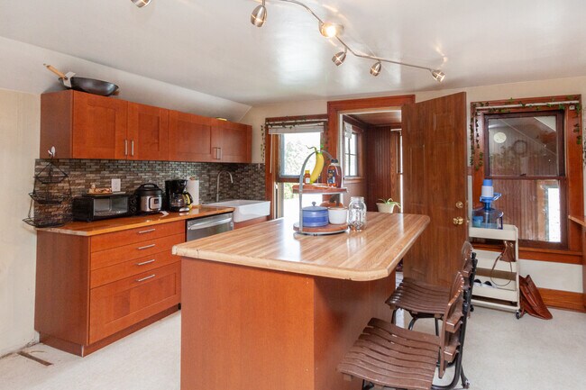 kitchen island - 119 W 16th St Unit 3