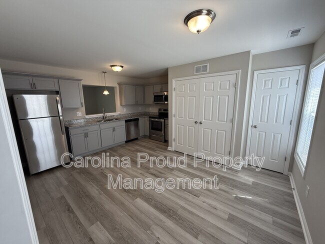 Photo - 321 S Pointe Dr