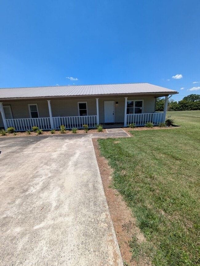 Building Photo - Recently Renovated 2BD/1BA Unit at Ponderosa Village