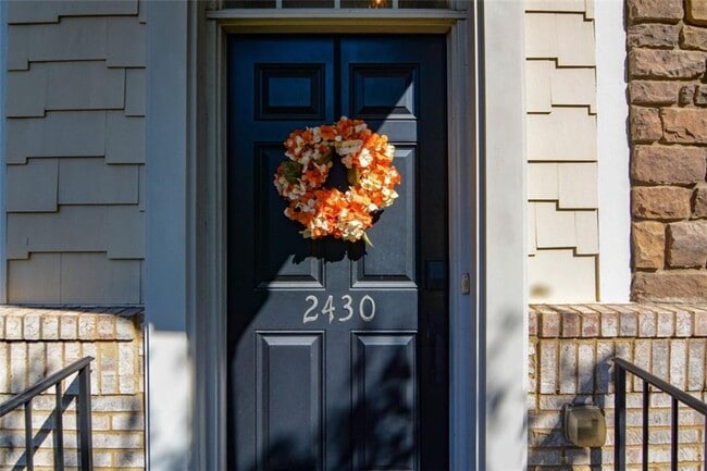 Photo - 2430 Natoma Ct SE