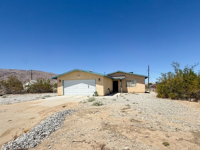 Building Photo - 29 Palms Home with Attached Garage
