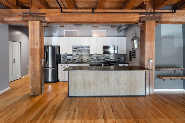 Photo - 1735 W Diversey Pkwy Unidad 102