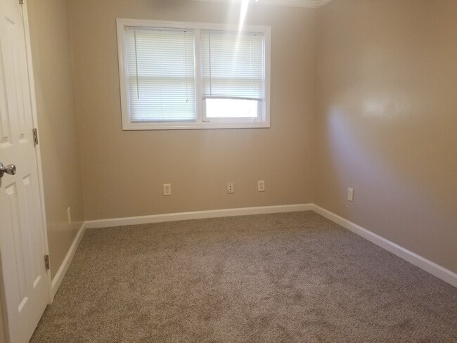 Photo - 206 Webb Rd