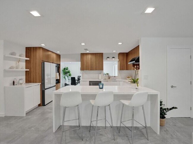 Photo - 260 NW 36th St