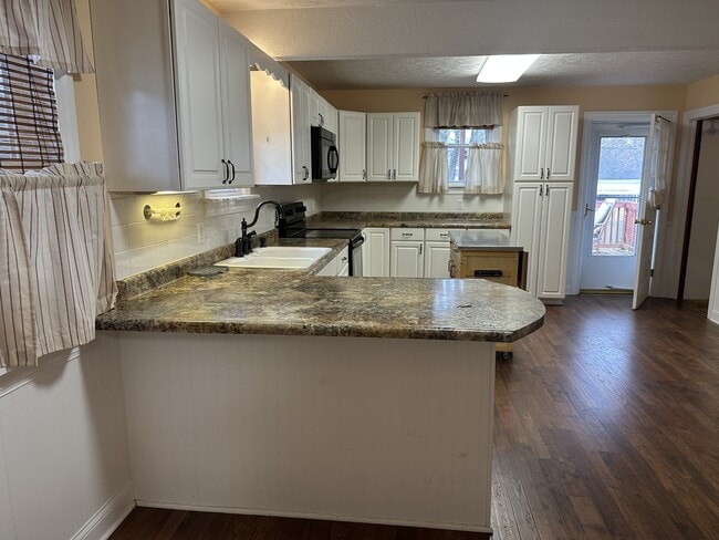 Photo - 940 Lindbergh Ave