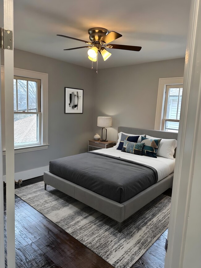 Photo - 819 W 18th St