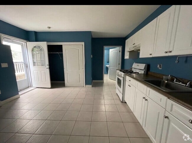 Building Photo - 206 Sneden Ave Rental