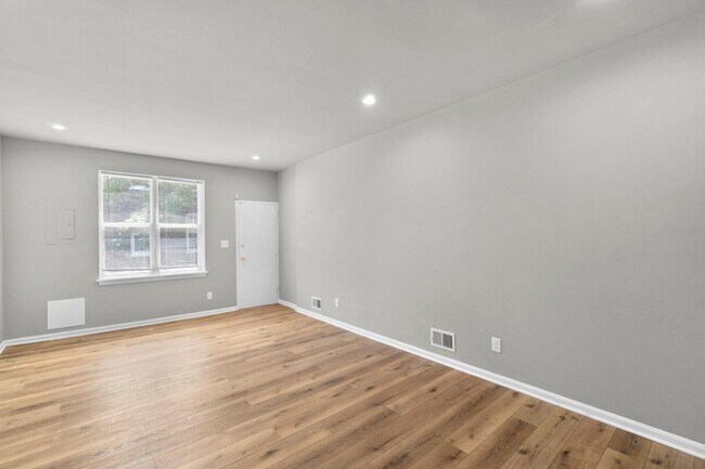 2505 E Fayette St