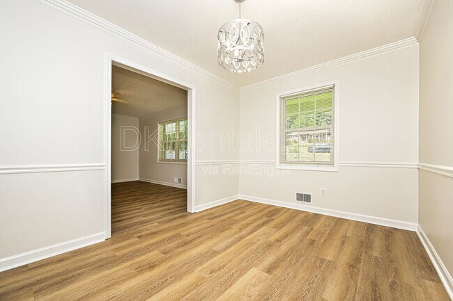 Photo - 2807 Hickory Ln