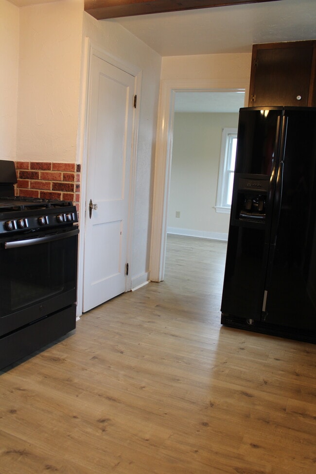 Photo - 2033 W Philadelphia St