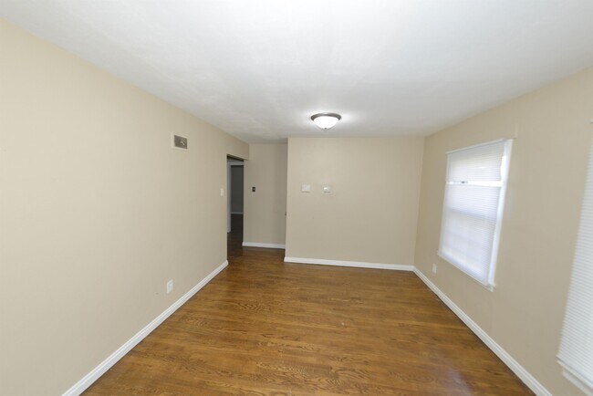 6127 Shillington Dr