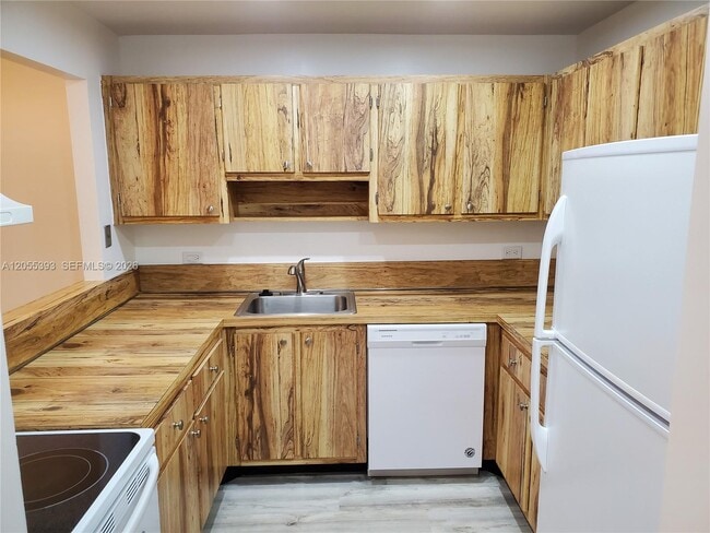 Photo - 10425 SW 112th Ave Unit 207
