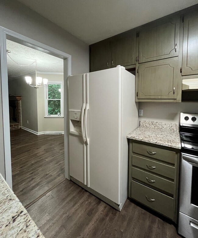 Kitchen - view of full-size fridge - 440 Williamsburg Way