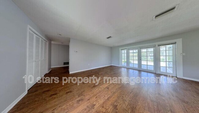 900 Wellington Dr