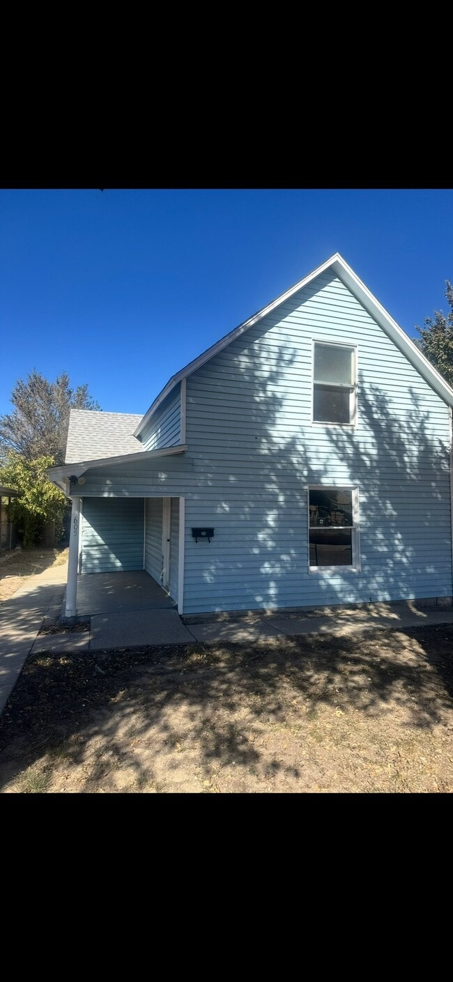 Photo - 605 E 8th St