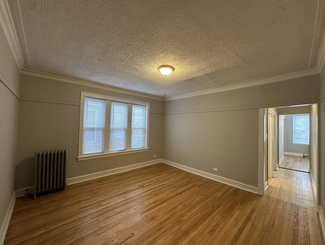 Living Room - 1507 W Schreiber Ave Apartments Unit 3