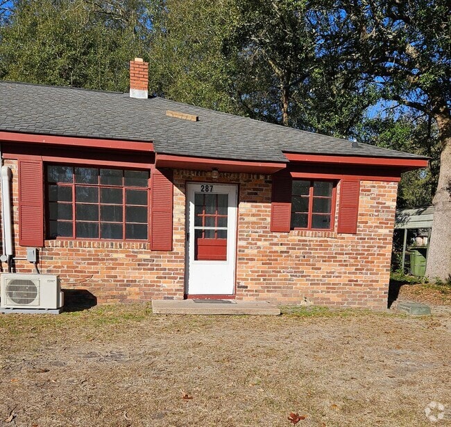 Building Photo - 287 Oak Ln Rental