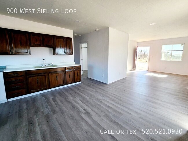 Photo - 900 W Sieling Loop House