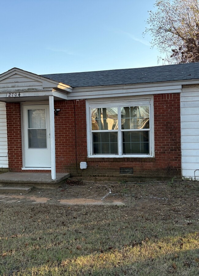 Building Photo - 12704 NE 40th St