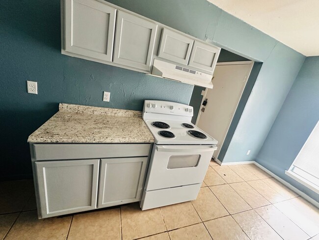 Photo - 407 W AVENUE E. Unit 1