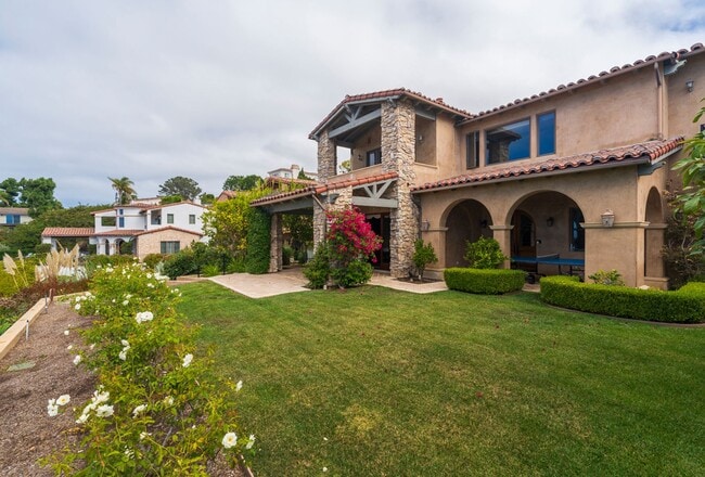 Photo - Gorgeous 5 Bedroom Home with sweeping view...