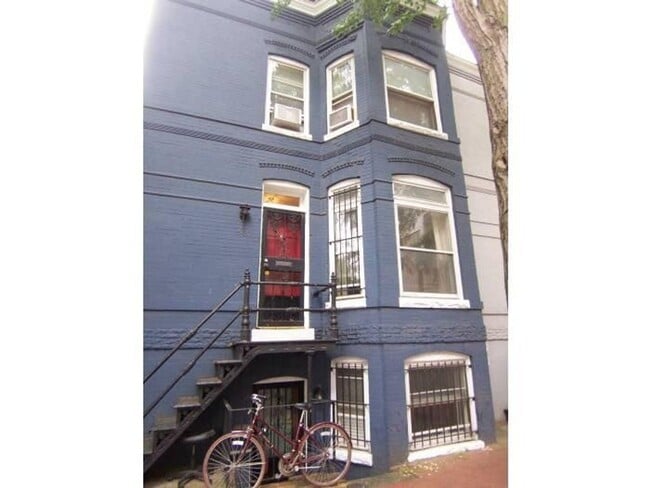 Building Photo - 1012 - Dunne Unit Bsmt