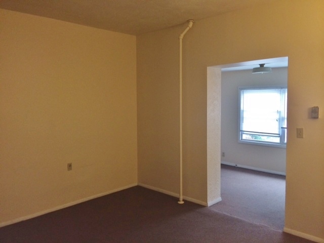 Living Room - 187 N Fairview St Apartments