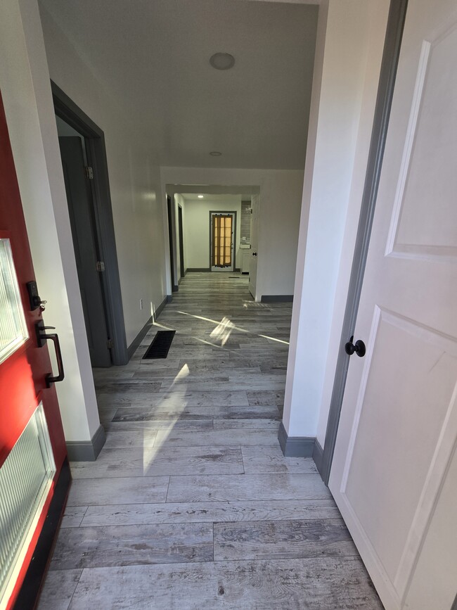 Photo - 1056 Geers Ave