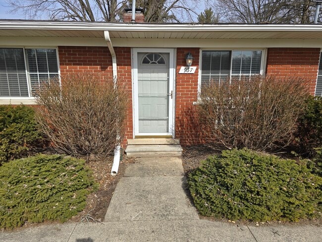 Building Photo - 935 E Huron River Dr Unit 935