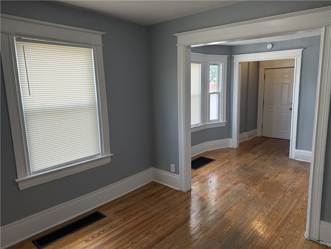 Photo - 161 S Union St