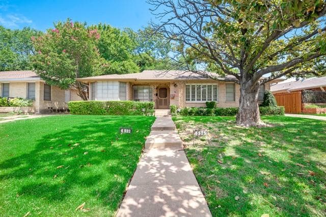 Building Photo - 6525 E Mockingbird Ln