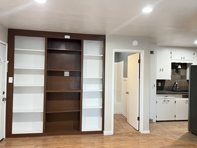 Photo - 225 N Cloverdale Blvd Unit 2
