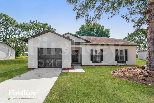Photo - 1225 Schumann Dr House