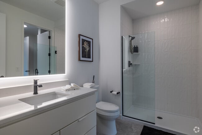 1BD, 1BA - 692-810SF