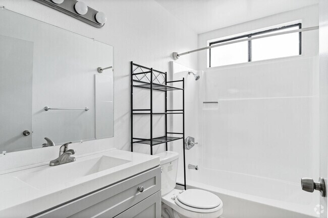 1BR, 1BA -750SF - Primary Bathroom