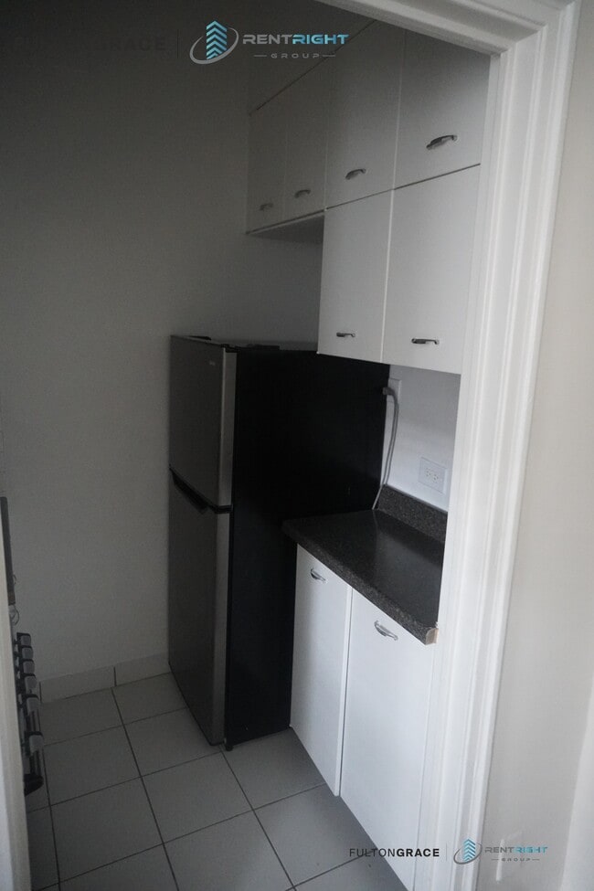 534 W Stratford Pl Unit 202